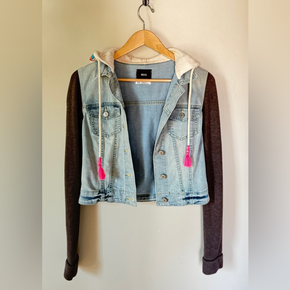 Urban Outfitters Light Blue Jean Jacket with Gray Sleeves S